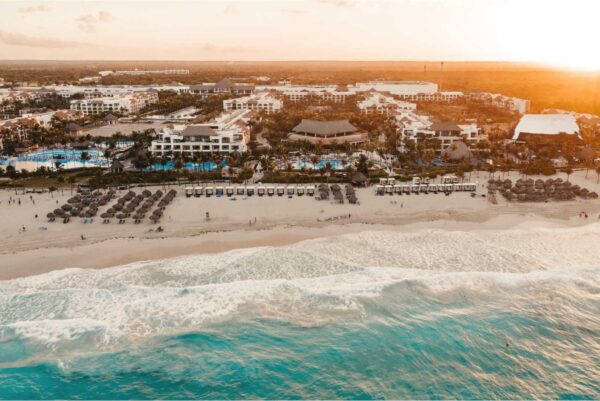 Pasaporte ALMUNDO Punta Cana + iPhone 16Pro Max + 20M